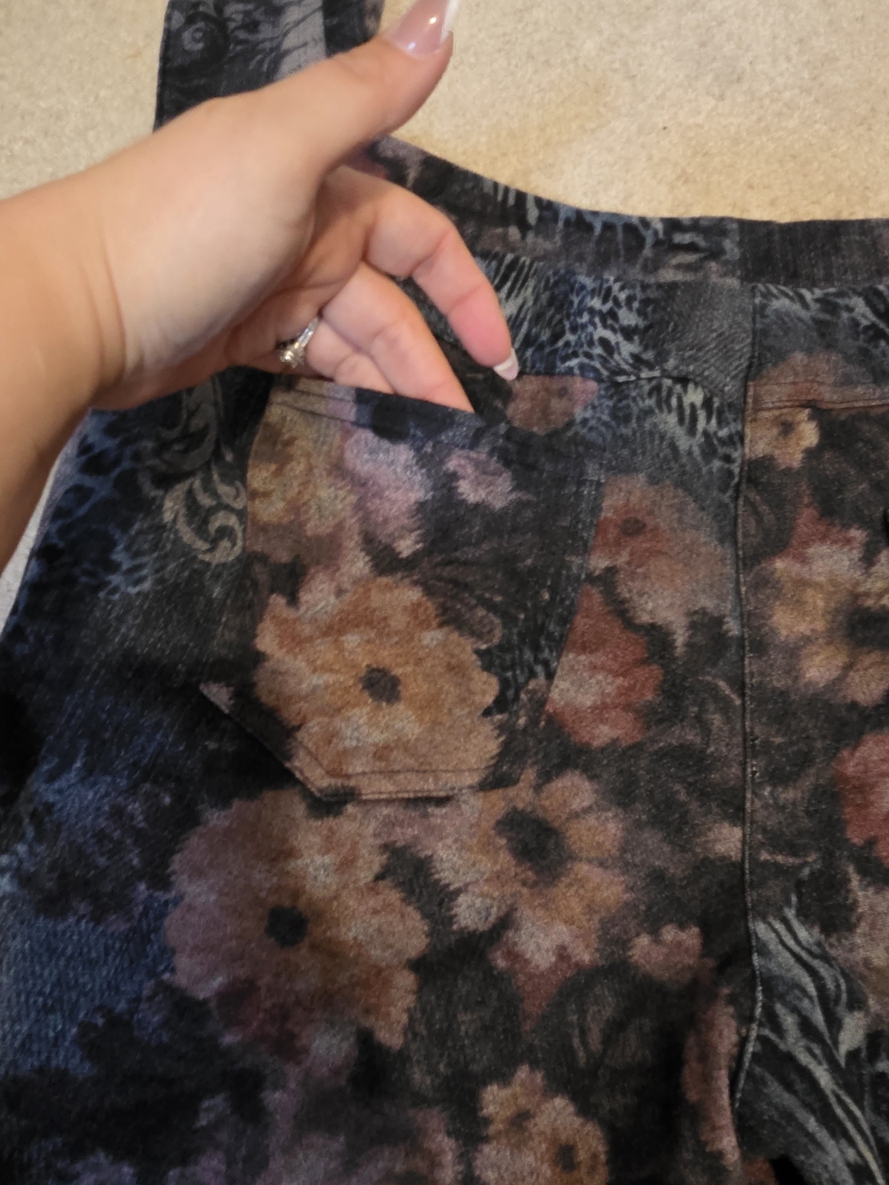 Joseph Ribkoff Floral Straight-Leg Pants Black & Pink Size 12 Like New - Picture 6 of 9